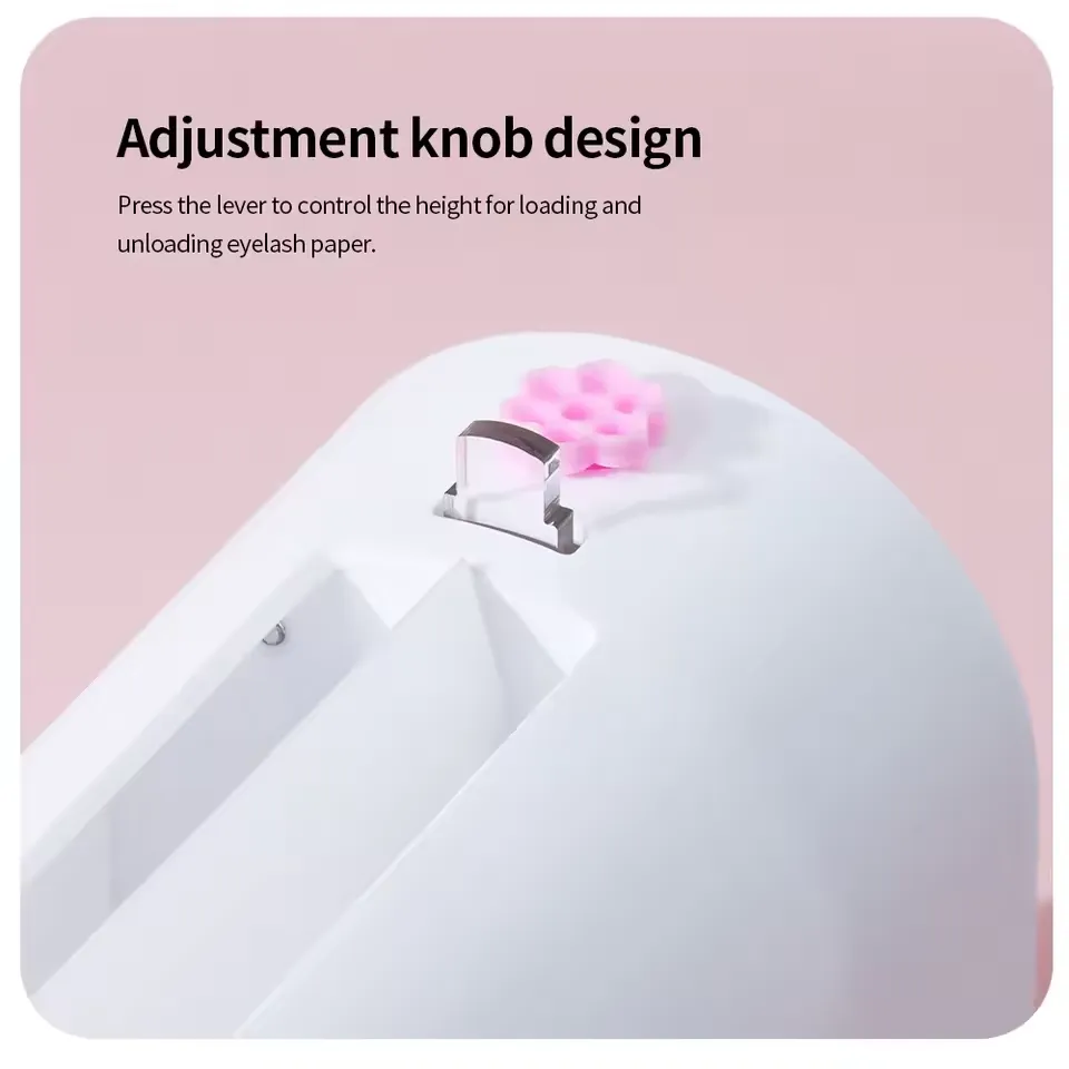 Machine for assembling eyelash fans